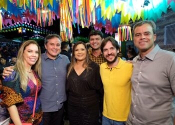 Pedro, Efraim e George Morais são recebidos pela prefeita Elissandra Brito em Itapororoca