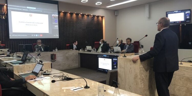 AUDITORIA EM ESCOLAS – TCE revela 66% sem reformas, 59% sem laboratorio de informática, 11% com alimentos vencidos