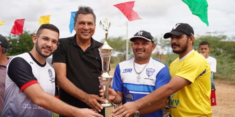 médico Yann Queiroz e lideranças recebem Ricardo Barbosa em evento em Gurjão