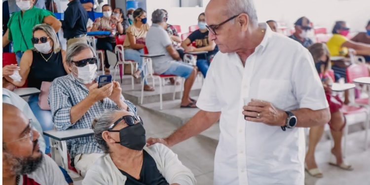 Cícero Lucena acompanha pacientes atendidos pelos programas Opera João Pessoa e Opera Paraíba