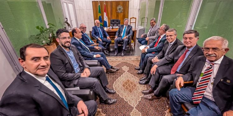 Cícero acompanha na Câmara, e Arthu Lira confirma votação da PEC do subsídio de passagens dos idosos