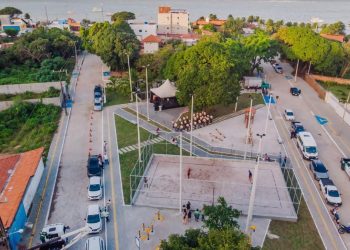 Cícero entrega Praça do Seixas, troca iluminação do bairro e autoriza revitalização do Centro Histórico