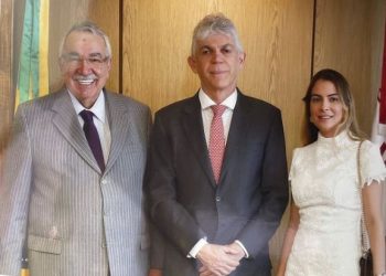 “Um escárnio, um tapa na cara dos paraibanos”, diz deputado sobre medalha da Justiça do Trabalho a RC