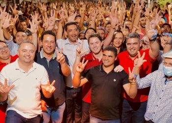 Veneziano reúne seis prefeitos em ato de apoio ao pré-candidato do MDB ao Governo