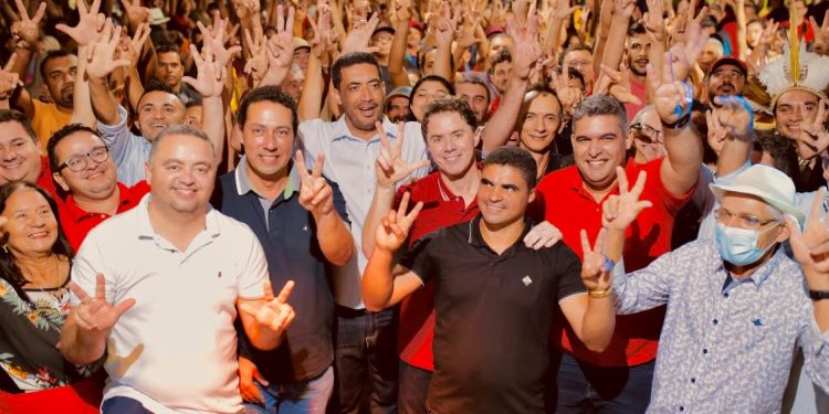 Veneziano reúne seis prefeitos em ato de apoio ao pré-candidato do MDB ao Governo