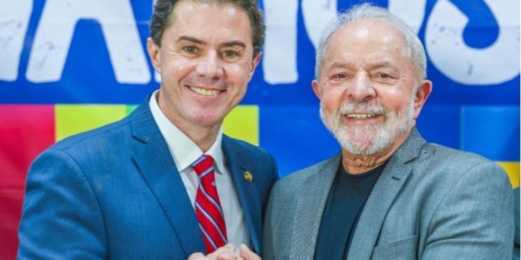 Ao lado de Lula, Veneziano anuncia vinda do petista dia 4 de agosto para evento da chapa MDB/PT