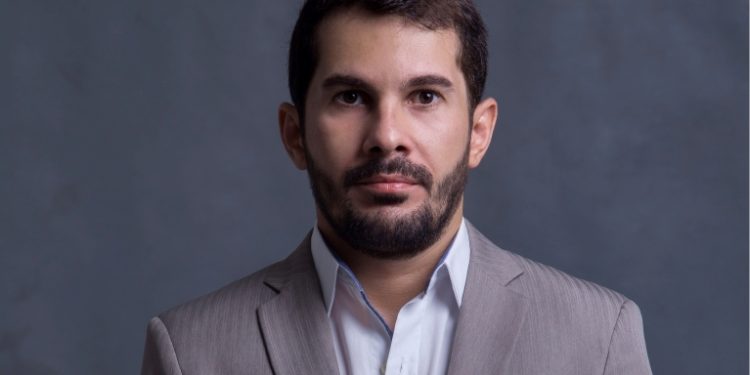 Juíza nega pedido de Ricardo Coutinho para retirar matéria do jornalista Alan Kardec sobre a Calvário