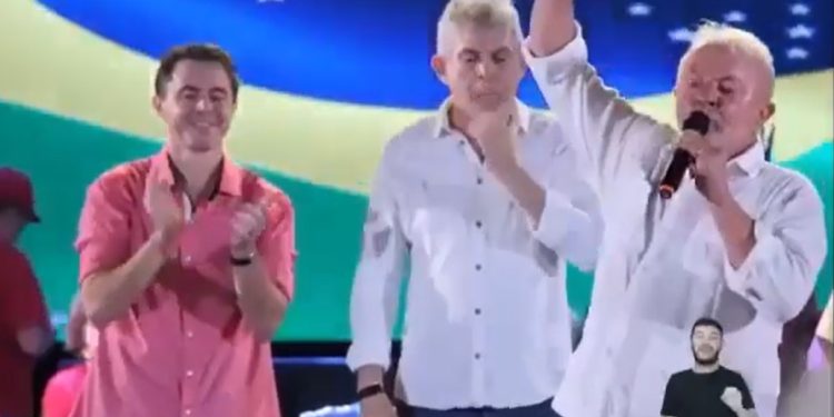 VEJA VÍDEO- Lula ignora João Azevedo e anuncia apoio a Veneziano Vital para governador da Paraíba