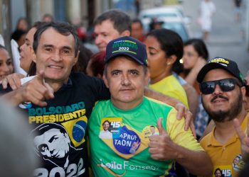VÍDEO- Romero Rodrigues veste camisa de Bolsonaro, presente do ex-vereador Djanilson da Fonseca