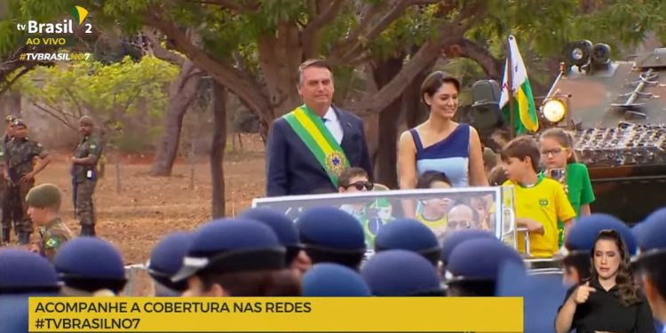 AO VIVO- Acompanhe desfile de 7 de Setembro em Brasília com a presença do presidente Bolsonaro
