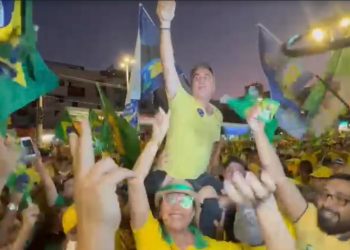 VÍDEOS- Carregado nos braços, pastor Sérgio Queiroz alerta que não querem deixar Bolsonaro governar