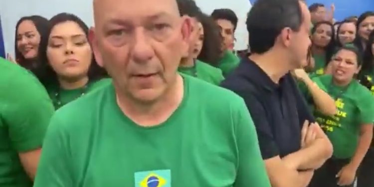 VEJA VÍDEO- Perseguição do Governo do PT impede abrir loja da Havan e 200 trabalhadores protestam