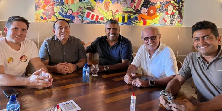 Após eleger Mersinho deputado federal, Cícero intensifica ações e articula apoios a João no 2º turno