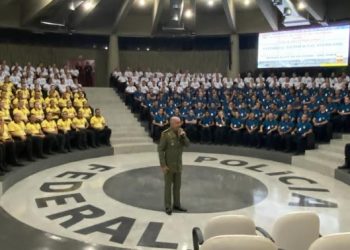 MADE IN PM/PB- Cel Onivan da PM/PB faz palestra para 500 futuros delegados, agentes e peritos da PF