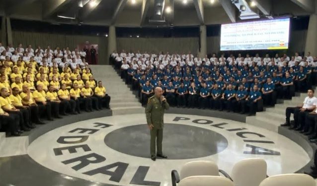 MADE IN PM/PB- Cel Onivan da PM/PB faz palestra para 500 futuros delegados, agentes e peritos da PF