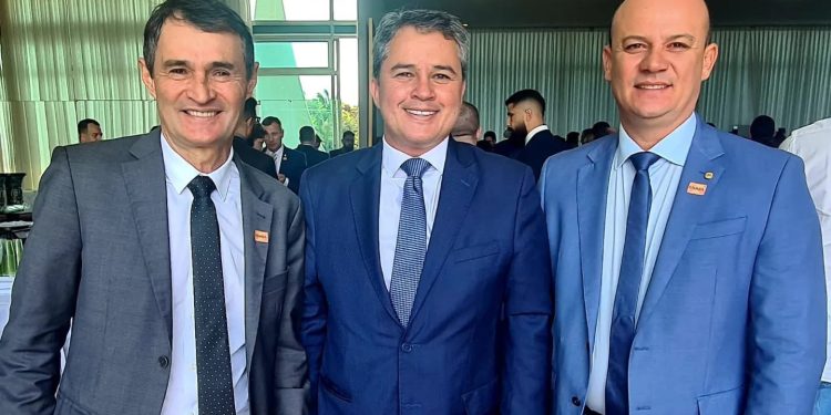 Ao lado de Efraim e Romero, Cabo Gilberto reforça pleitos junto ao presidente Bolsonaro para a Paraíba