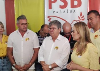 Após perder reeleição à Câmara Federal, Julian Lemos deixa Pedro e anuncia apoio a João Azevedo