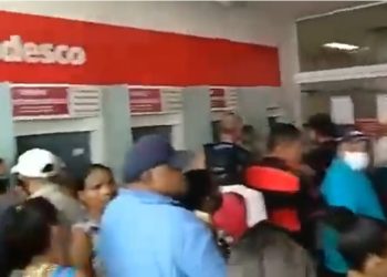 VÍDEO- Superlotação e humilhação a aposentados e o contrato de R$ 282 milhões do Bradesco com o Governo