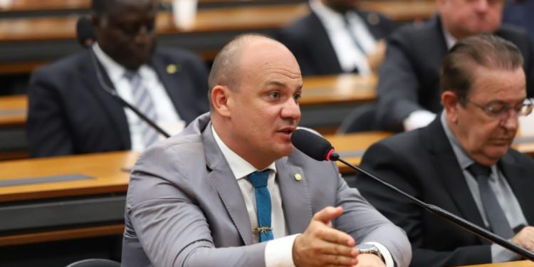 Deputado Cabo Gilberto lamenta perseguição a capitã Rebeca: “Retrato de um país de injustiça e perseguição”