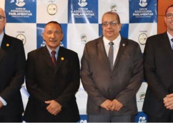 Cel Francisco representa Feneme em Salvador, em curso de Assessoria Parlamentar para oficiais da PM-BM