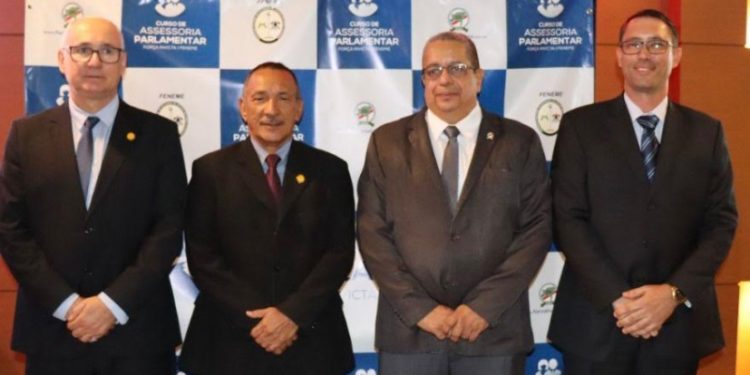 Cel Francisco representa Feneme em Salvador, em curso de Assessoria Parlamentar para oficiais da PM-BM