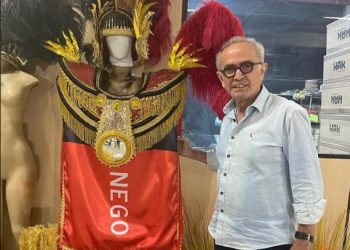 MÍDIA INTERNACIONAL- Cícero visita barracão da Dragões da Real que vai homenagear JP no Carnaval