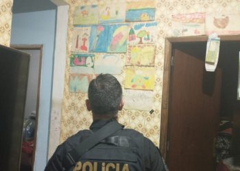 Operação da PF cumpre mandado na casa de homem acusado de exploração sexual de crianças