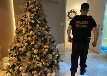 Operação da PF cumpre mandado na casa de ex-senador em combate a corrupção em contratos de R$ 500 milhões