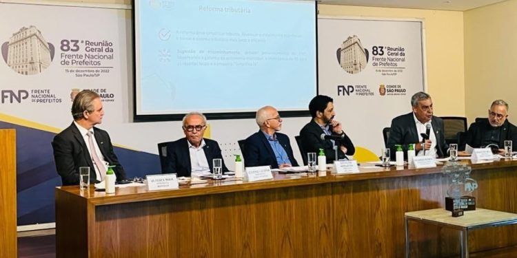 Junto a gestores das maiores cidades do país, Cícero participa da reunião da Frente Nacional de Prefeitos em São Paulo