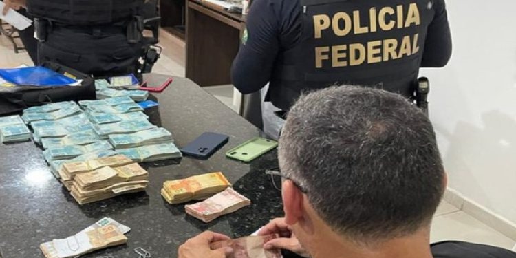 Operação da PF mira esquema de corrupção em contratação de gráfica, tendas e banheiros químicos