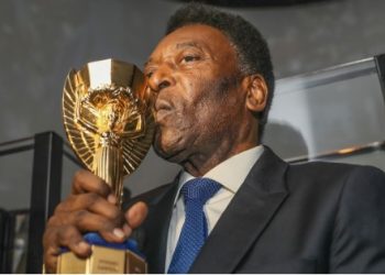 Morre Edson Arantes do Nascimento, Pelé,  o maior jogador de futebol de todos os tempos