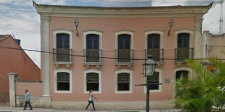 MP de Contas pede ao TCE suspensão de obras que estariam destruindo prédio tombado de 200 anos em Areia