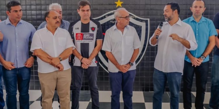 Cícero assina convênio de R$ 1 milhão com o Botafogo, garante Belo forte e “Campeões do Amanhã”