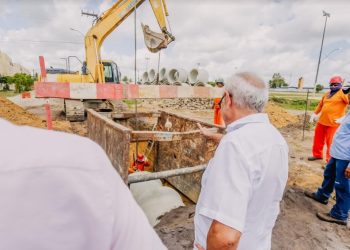 Cícero visita obras de drenagem profunda no Bairro das Indústrias e no Centro de Educação no Altiplano