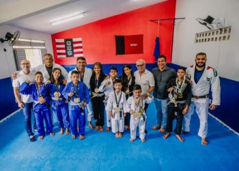 Cícero visita atletas do “campeões do amanhã”, medalhistas em competição regional de Jiu Jitsu no CE