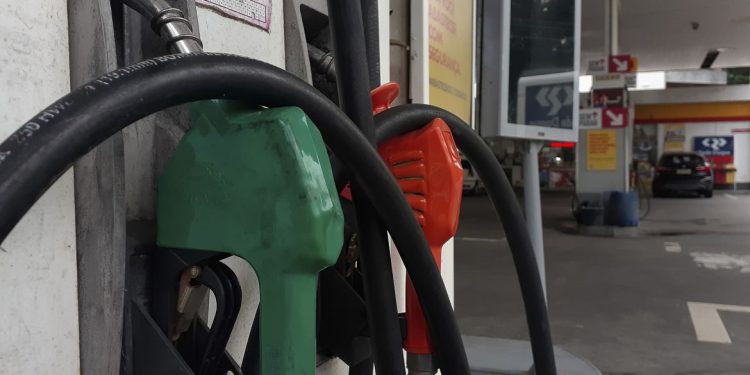 Petrobrás anuncia aumento de 7,47% no preço da gasolina a partir desta quarta-feira