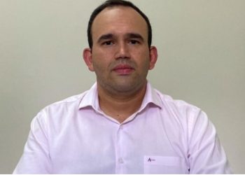 Governo João Azevedo inicia reforma e anuncia médico Jhony Weslley como novo secretário de Saúde