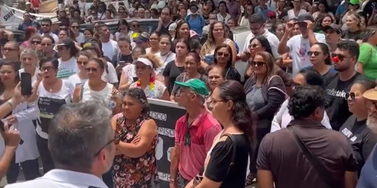 VÍDEO- Em ato servidores da saúde protestam e denunciam descaso do Governo com a categoria