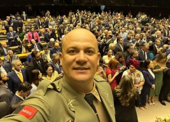 Com farda da PM, Cabo Gilberto é empossado deputado federal e fala de suas bandeiras em Brasília