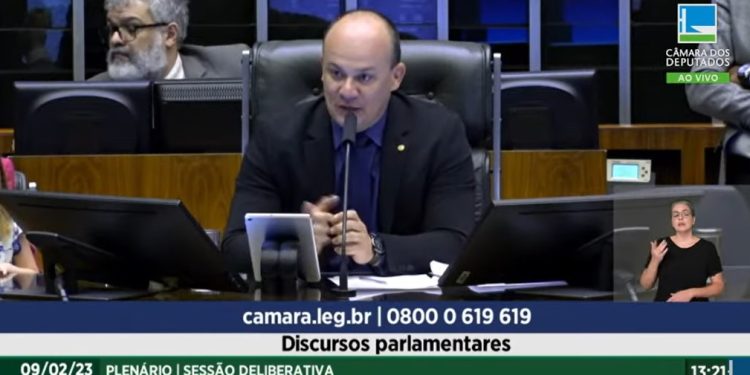 Deputado Cabo Gilberto revela: “89 parlamentares assinaram a CPI do 8 de janeiro, nenhum do PT”
