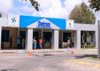 Auditoria do TCE pede suspensão de portaria do Detran sobre pagamento de taxa a empresas de placas