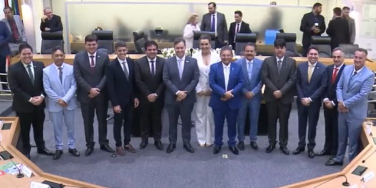 Por unanimidade dos 36 deputados, Adriano Galdino é eleito presidente da AL para os dois biênios