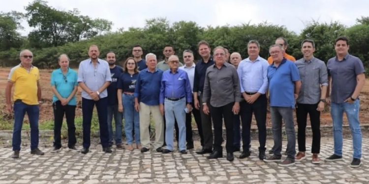 Napoleão Laureano chegando no Sertão e médico Ítalo Kumamoto doa terreno para unidade em Princesa