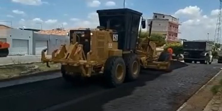 Deputado Taciano Diniz destaca início de obras de asfalto em Itaporanga via emendas de Efraim Filho