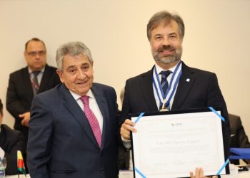 Conselho Nacional de Presidentes dos Tribunais de Contas homenageia conselheiro Fábio Nogueira