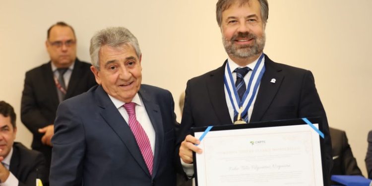 Conselho Nacional de Presidentes dos Tribunais de Contas homenageia conselheiro Fábio Nogueira