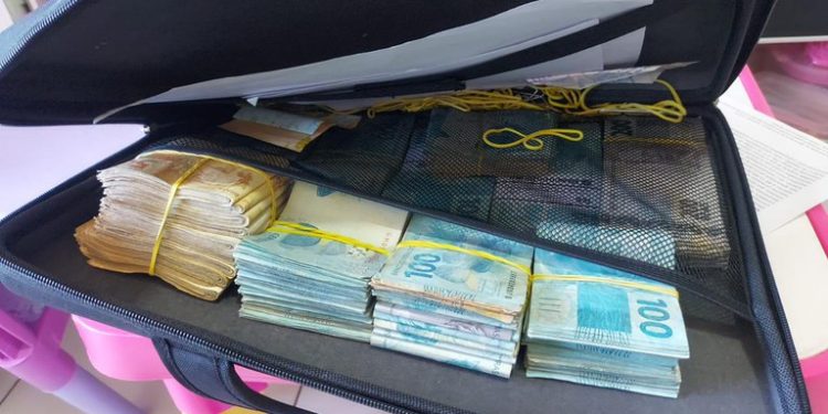 Operação da PF cumpre mandados na Paraíba e mira fraude em licitação, corrupção e lavagem de dinheiro