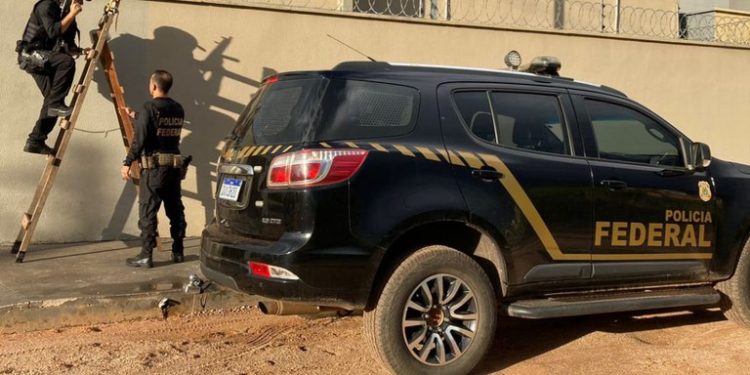 Operação da PF mira grupo criminoso que roubou avião apreendido pela Polícia Federal