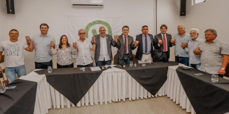PV reúne diretórios estadual e municipal para anunciar apoio a reeleição de Cícero Lucena