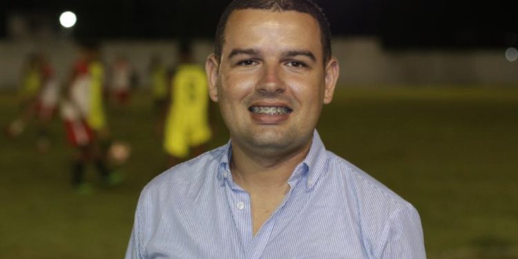 Suplente de deputado Ruan Martins solicita reforço na frota de ônibus para atender bairros da Capital